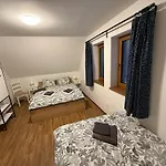 Forest House Buxusson בית נופש